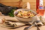 Spaghetti funghi met spekjes of zontomaat, met paddenstoelenmix en kaas